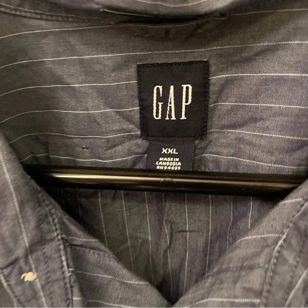 Blue with white pine stripes gap dress shirt - Picture 3 of 4